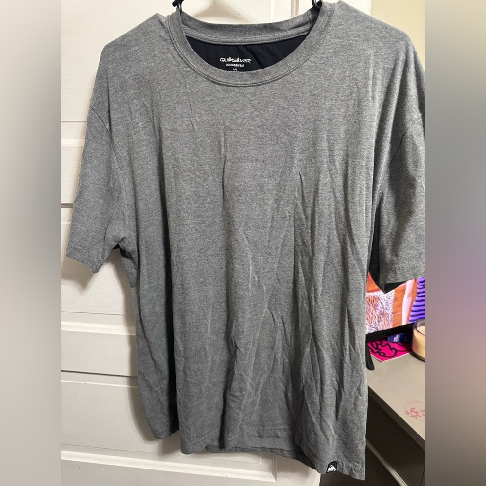 Men’s Quiksilver shirt